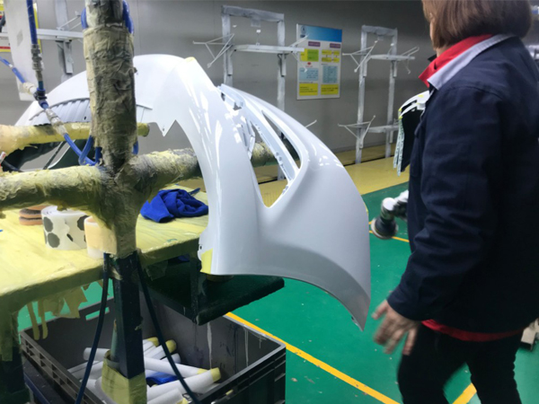 該如何進(jìn)行汽車美容修理？